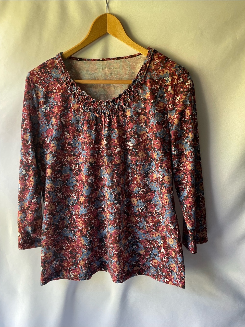 Allison Daley Women’s Floral Print 3/4 Sleeve Top in Burgundy